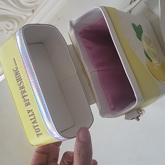 Lemonade Purse - Picture 2 of 5
